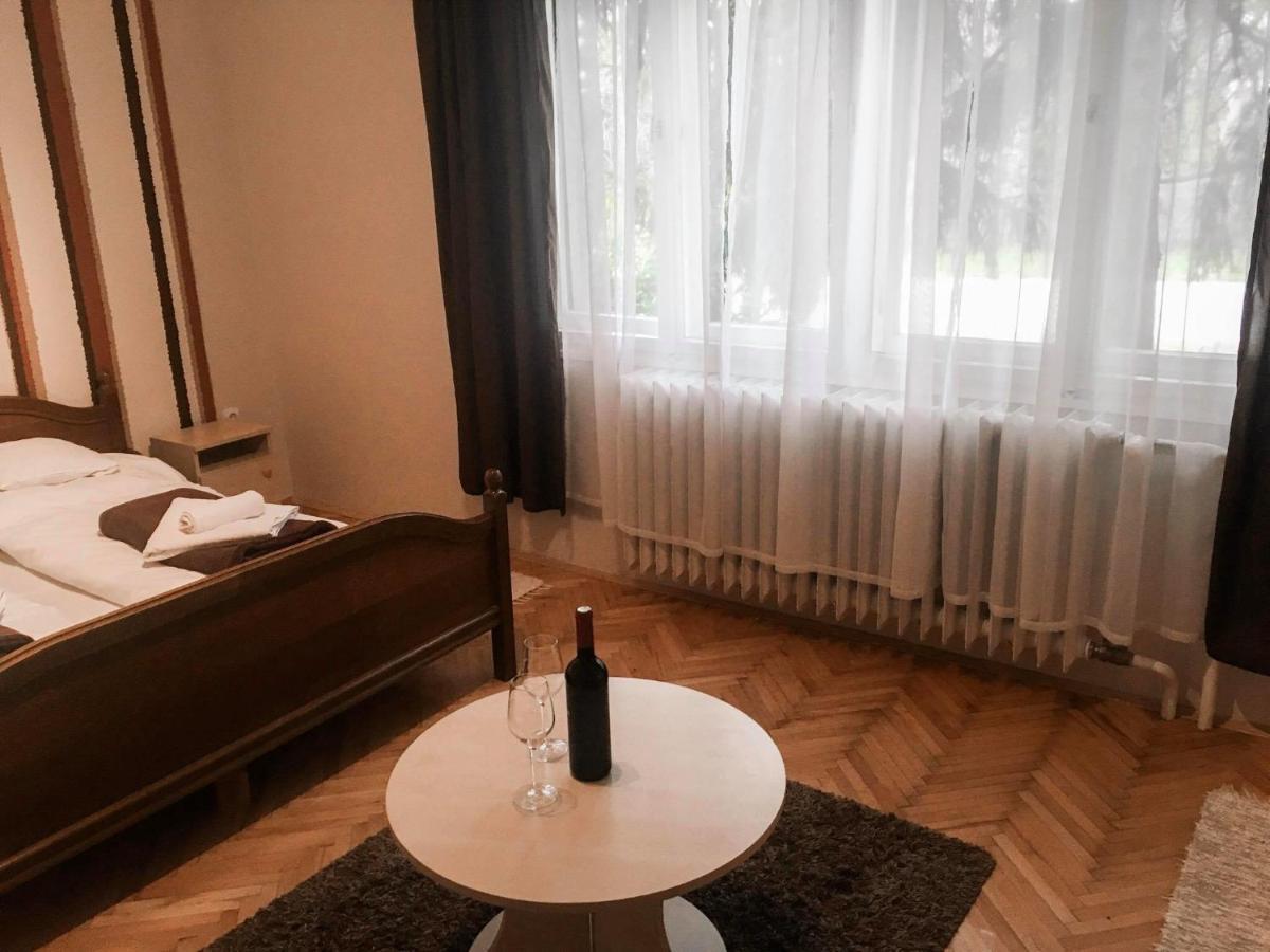 Tompos Vendeghaz Es Pince Hotell Villány Eksteriør bilde