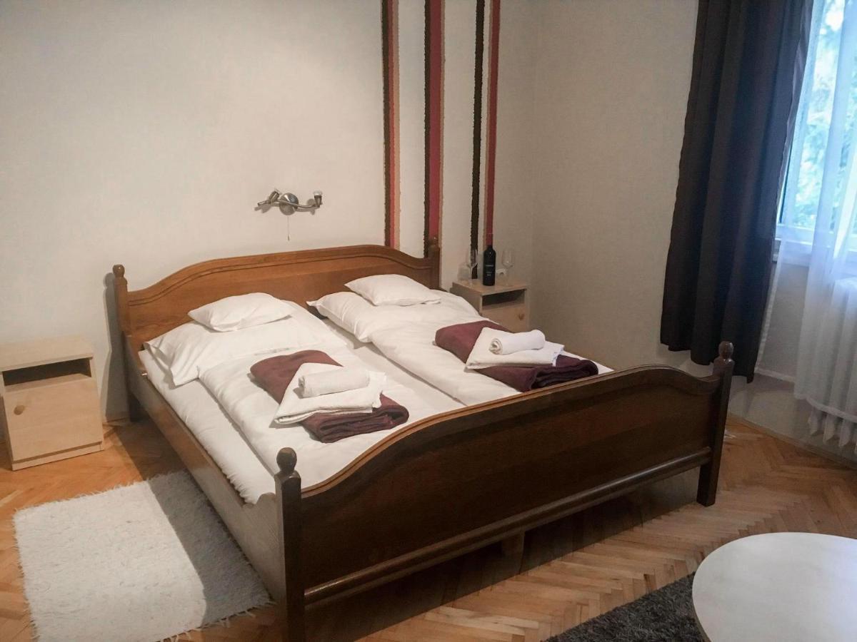 Tompos Vendeghaz Es Pince Hotell Villány Eksteriør bilde